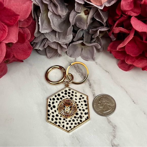 Gorgeous Golden Cheetah and Leopard Hexagon Keychain Charm - Picture 11 of 16
